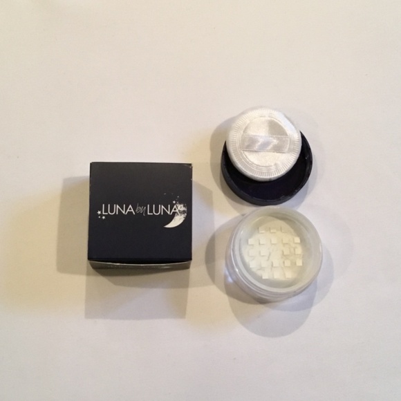 Luna by Luna Loose Translucent Powder - Picture 2 of 5